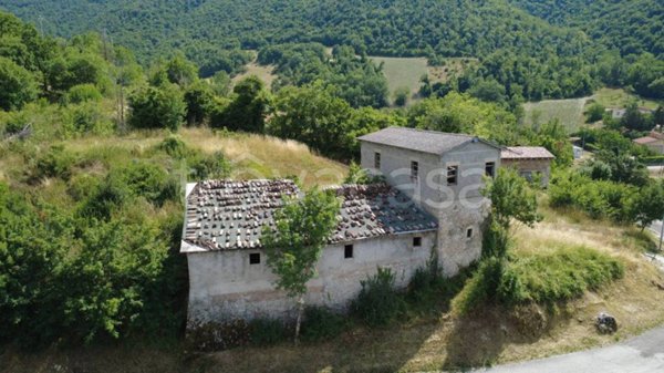 casa indipendente in vendita a Preci in zona Collazzoni