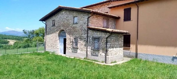 appartamento in vendita a Preci in zona Todiano