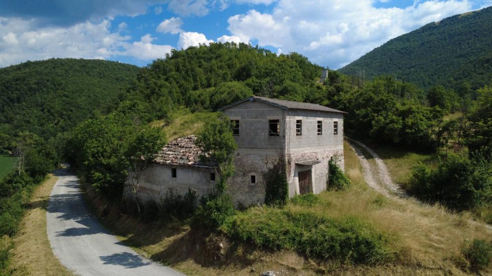 casa indipendente in vendita a Preci in zona Collazzoni
