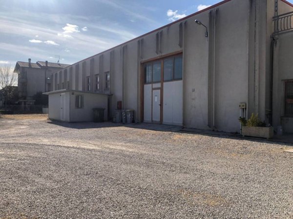 locale commerciale in vendita a San Giustino