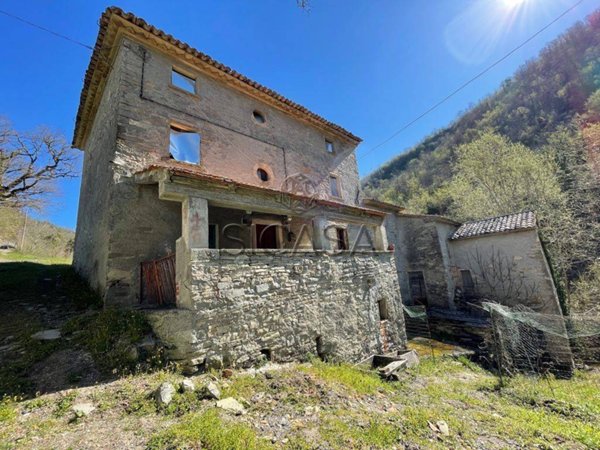 casa indipendente in vendita a San Giustino in zona Selci/Lama