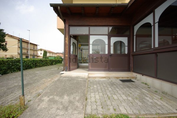 locale commerciale in vendita a San Giustino