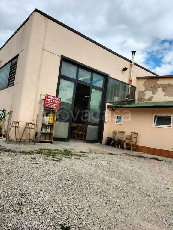 locale commerciale in vendita a San Giustino