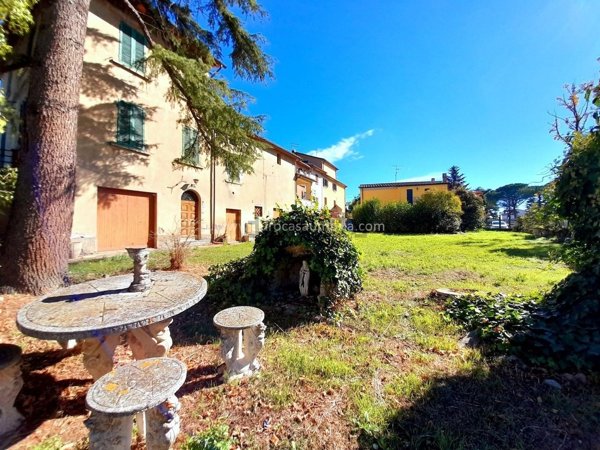 esavano in vendita a San Giustino in zona Selci/Lama