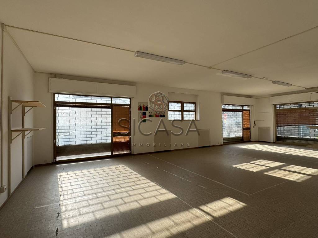 locale commerciale in vendita a San Giustino