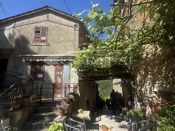 casa indipendente in vendita a San Giustino in zona Selci/Lama