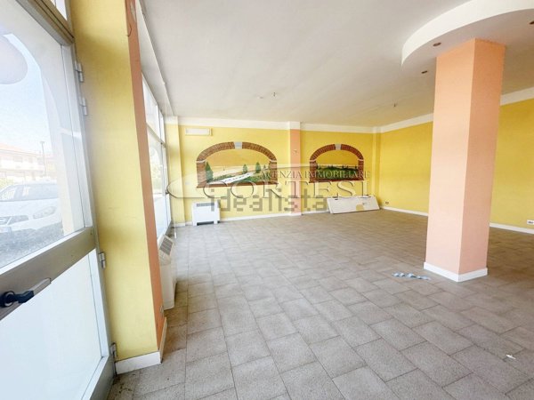 locale commerciale in vendita a San Giustino