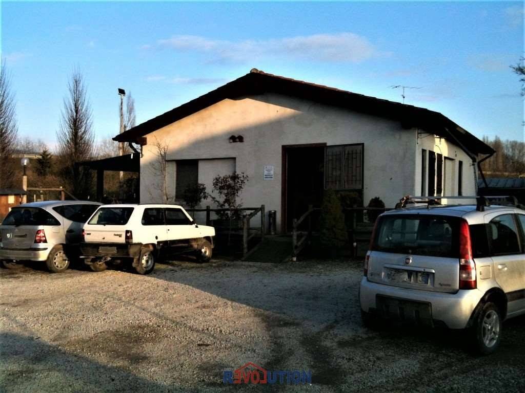 negozio in vendita a San Giustino in zona Uselle/Renzetti