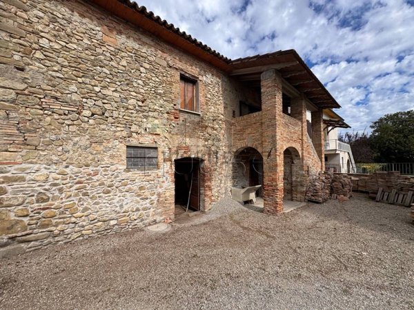 casa indipendente in vendita a San Giustino in zona Selci/Lama