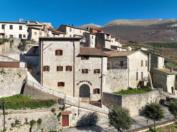 casa indipendente in vendita a Sant'Anatolia di Narco in zona Caso