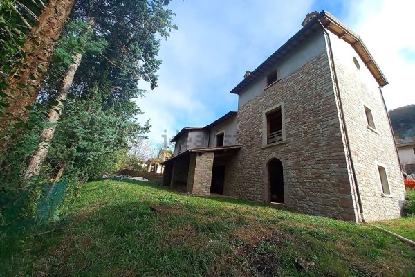 esavano in vendita a Sant'Anatolia di Narco