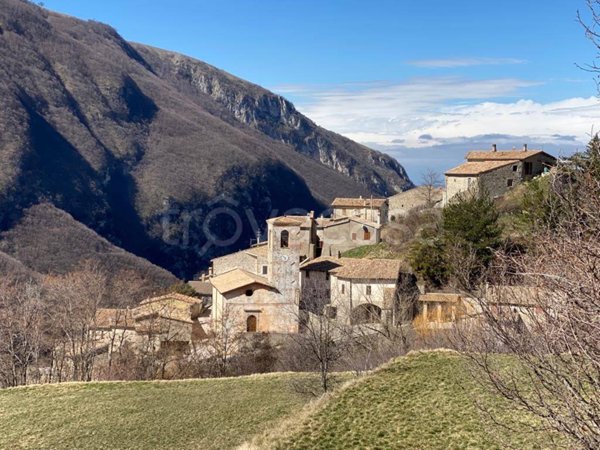 casa indipendente in vendita a Sant'Anatolia di Narco in zona Gavelli