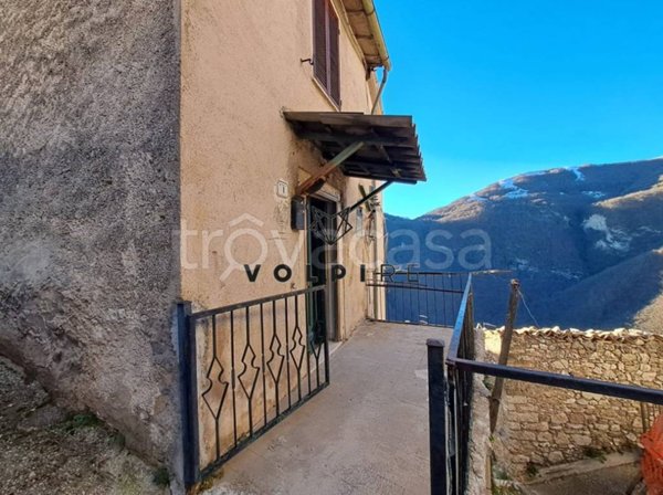 casa indipendente in vendita a Sant'Anatolia di Narco in zona Gavelli