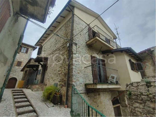 appartamento in vendita a Sant'Anatolia di Narco