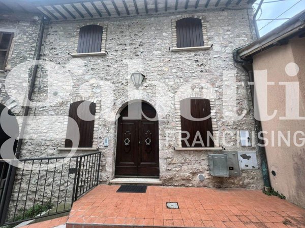 casa indipendente in vendita a Sant'Anatolia di Narco in zona Castel San Felice