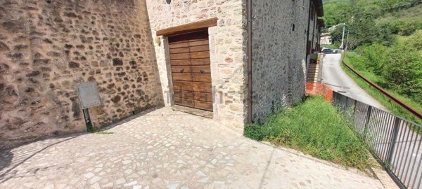 appartamento in vendita a Sant'Anatolia di Narco