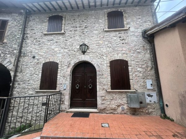 casa indipendente in vendita a Sant'Anatolia di Narco in zona Castel San Felice