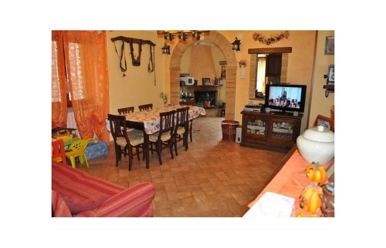 negozio in vendita a Sant'Anatolia di Narco in zona Castel San Felice