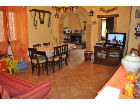 negozio in vendita a Sant'Anatolia di Narco in zona Castel San Felice