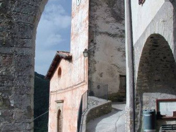 casa indipendente in vendita a Sant'Anatolia di Narco in zona Gavelli