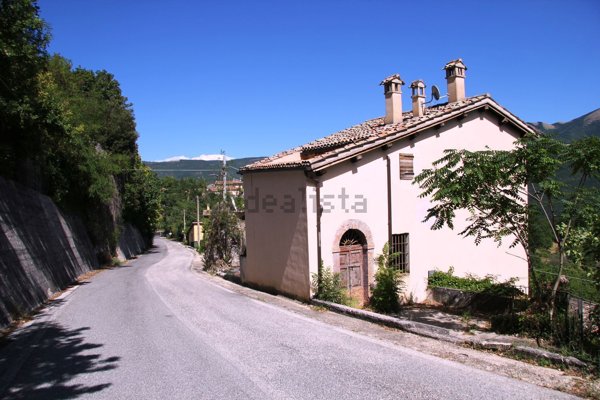 appartamento in vendita a Sant'Anatolia di Narco
