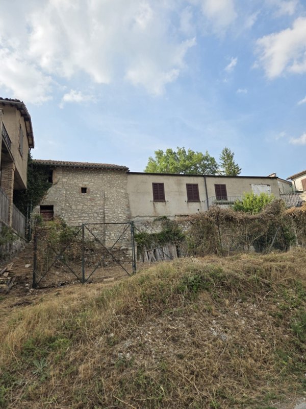 casa indipendente in vendita a Sant'Anatolia di Narco in zona Caso