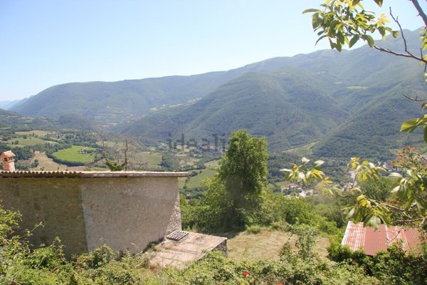 casale in vendita a Sant'Anatolia di Narco in zona Tassinare