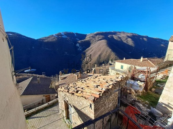 appartamento in vendita a Sant'Anatolia di Narco in zona Gavelli