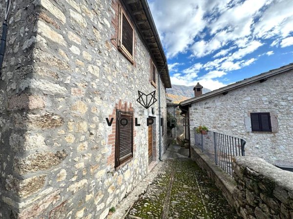 appartamento in vendita a Sant'Anatolia di Narco in zona Caso