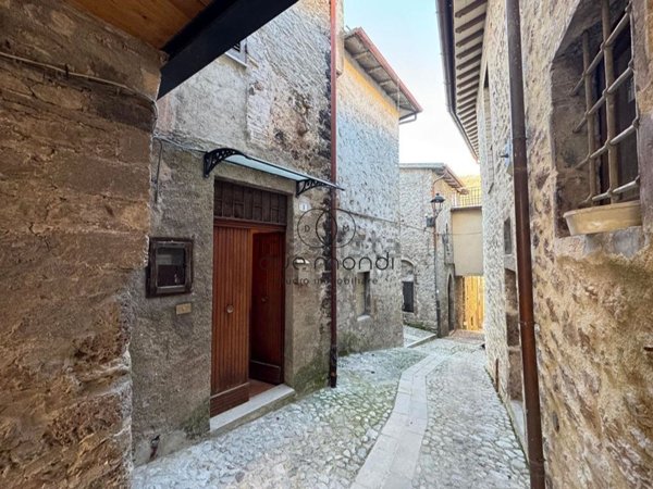 appartamento in vendita a Sant'Anatolia di Narco