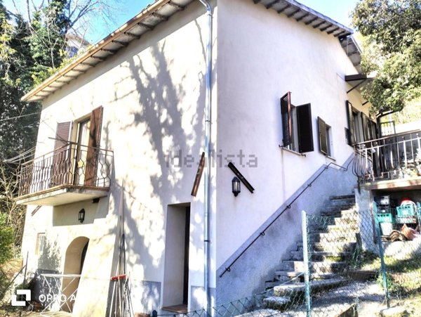casa indipendente in vendita a Sant'Anatolia di Narco in zona Grotti