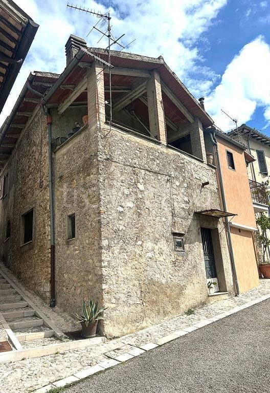 casa indipendente in vendita a Sant'Anatolia di Narco in zona Caso