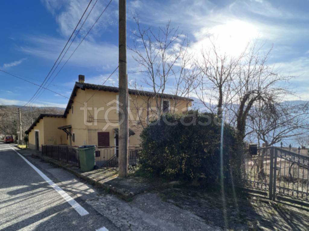 appartamento in vendita a Sant'Anatolia di Narco in zona Grotti