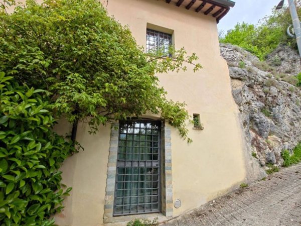 casa indipendente in vendita a Sant'Anatolia di Narco in zona Grotti