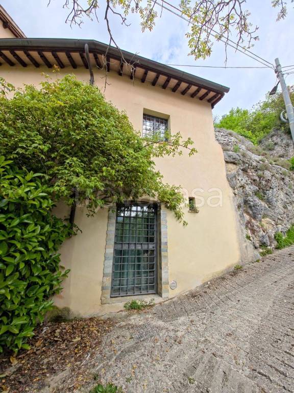 casa indipendente in vendita a Sant'Anatolia di Narco in zona Grotti