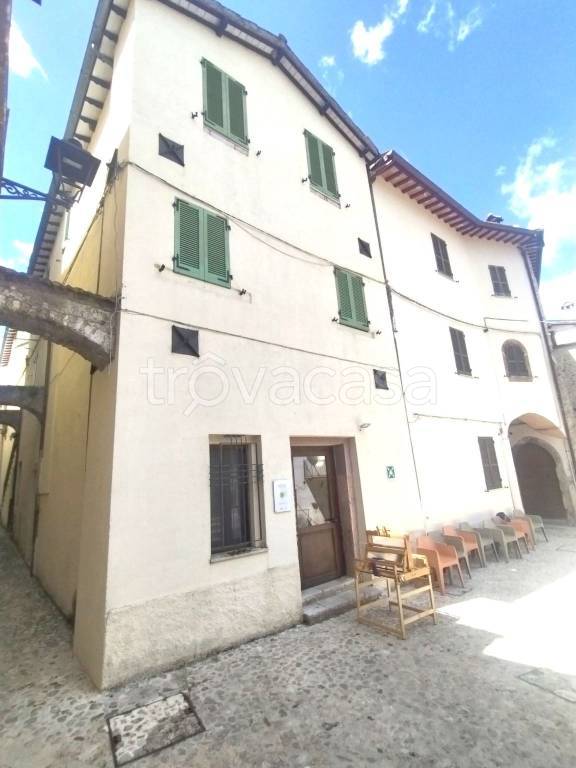casa indipendente in vendita a Sant'Anatolia di Narco in zona Castel San Felice