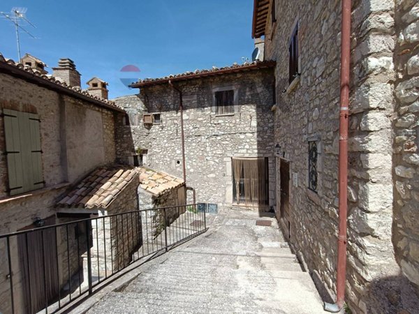 appartamento in vendita a Sant'Anatolia di Narco in zona Gavelli