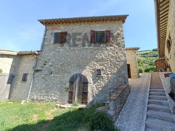 casa indipendente in vendita a Sant'Anatolia di Narco in zona Gavelli