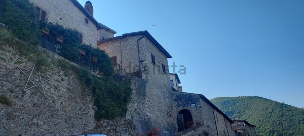 appartamento in vendita a Sant'Anatolia di Narco in zona Castel San Felice