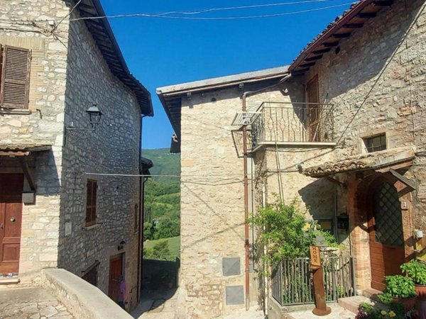 casa indipendente in vendita a Sant'Anatolia di Narco in zona Castel San Felice