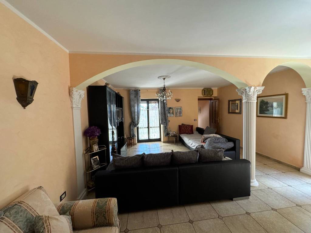 casa indipendente in vendita a Scheggia e Pascelupo