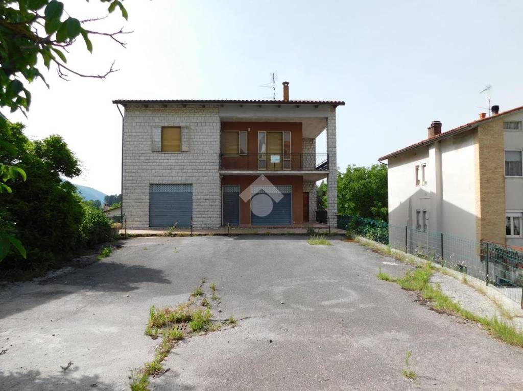 casa indipendente in vendita a Scheggia e Pascelupo in zona Pascelupo