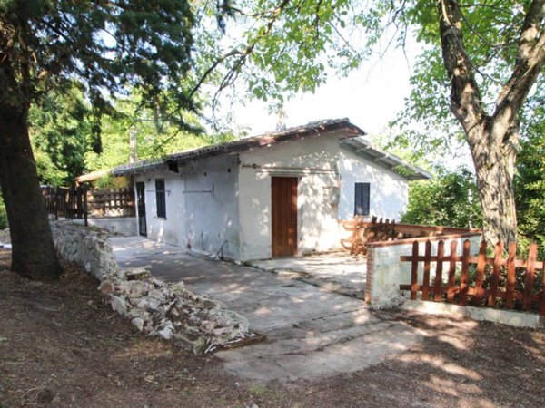 casa indipendente in vendita a Scheggia e Pascelupo