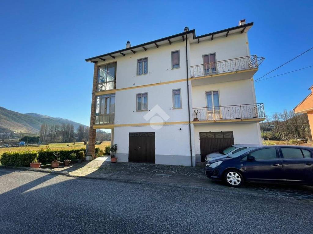 appartamento in vendita a Scheggia e Pascelupo in zona Pascelupo