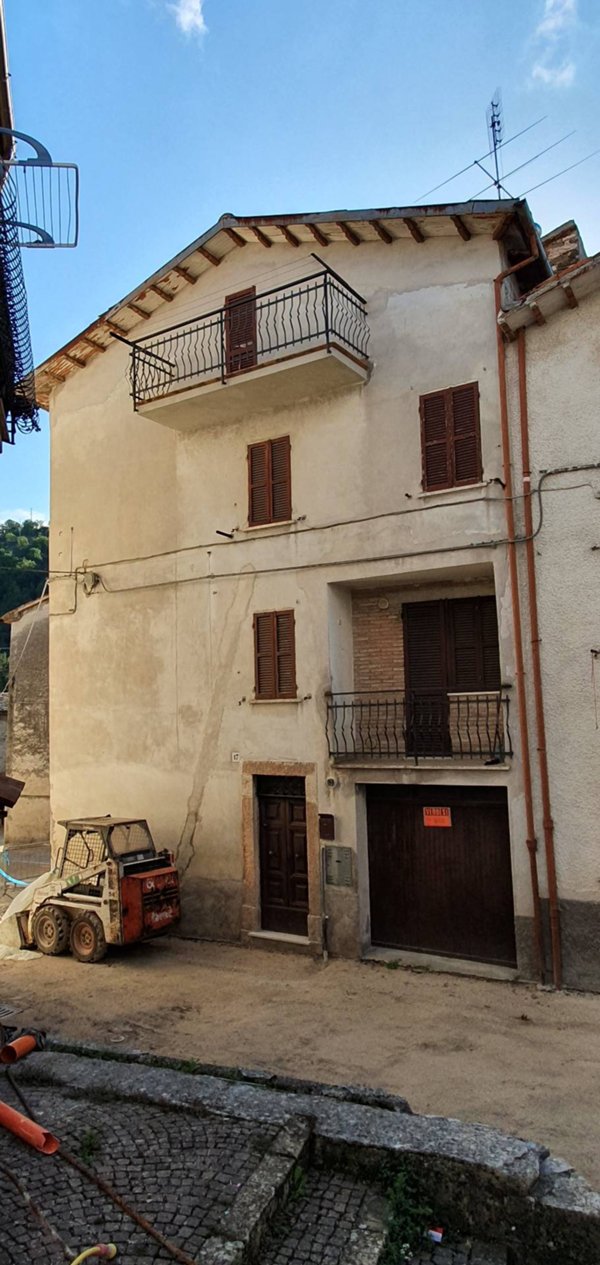 casa indipendente in vendita a Scheggia e Pascelupo