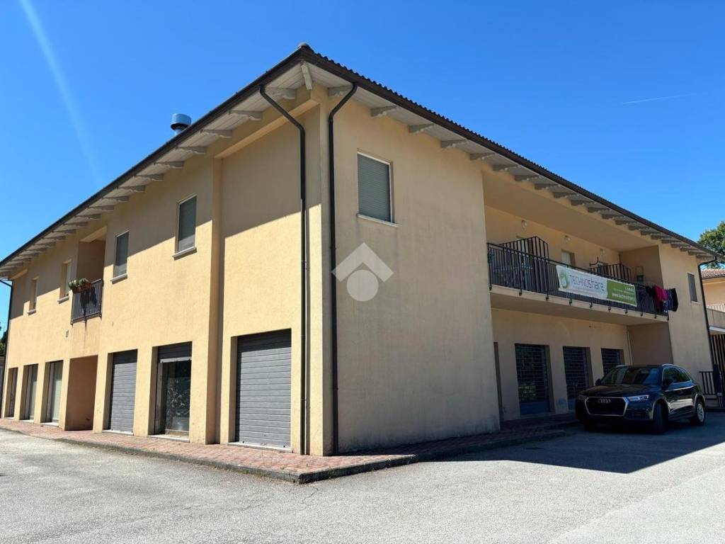 intera palazzina in vendita a Scheggia e Pascelupo