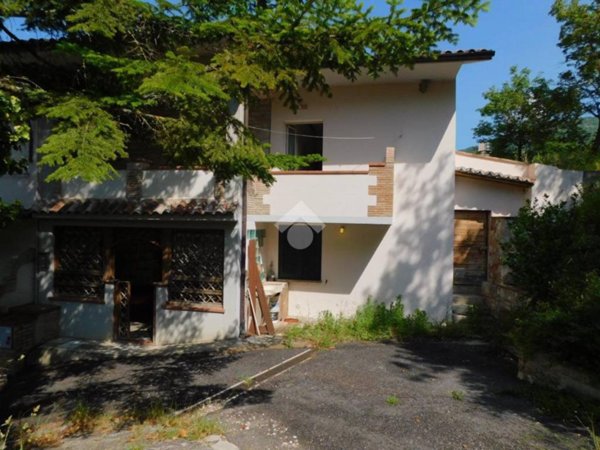 casa indipendente in vendita a Scheggia e Pascelupo in zona Ponte Calcara
