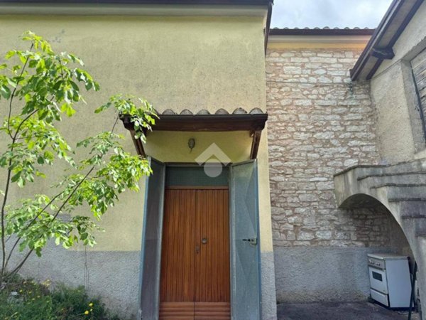 casa indipendente in vendita a Scheggia e Pascelupo in zona Pascelupo