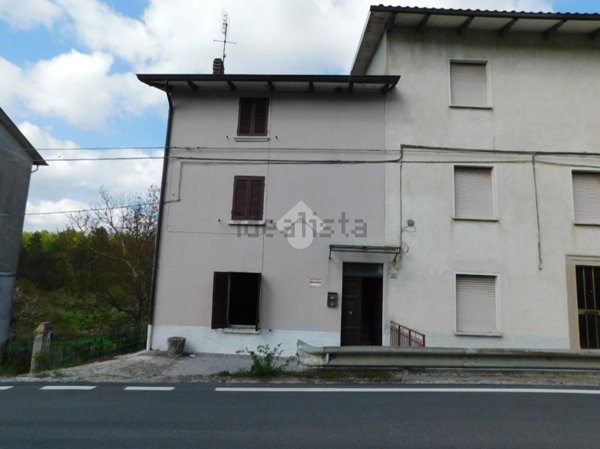 casa semindipendente in vendita a Scheggia e Pascelupo