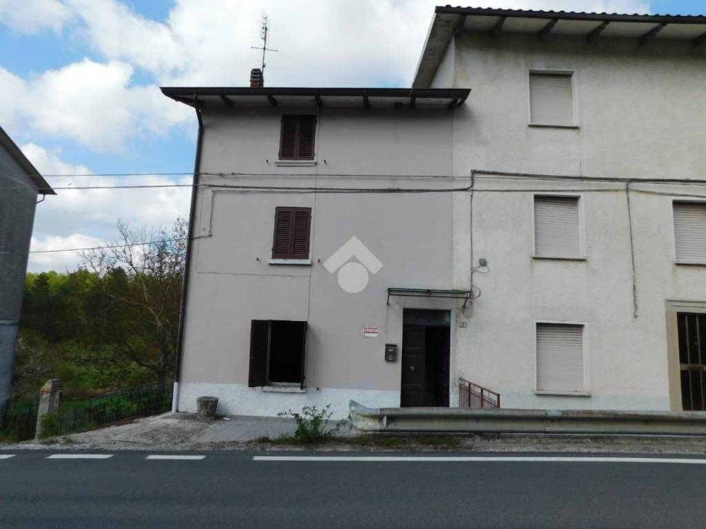 casa semindipendente in vendita a Scheggia e Pascelupo
